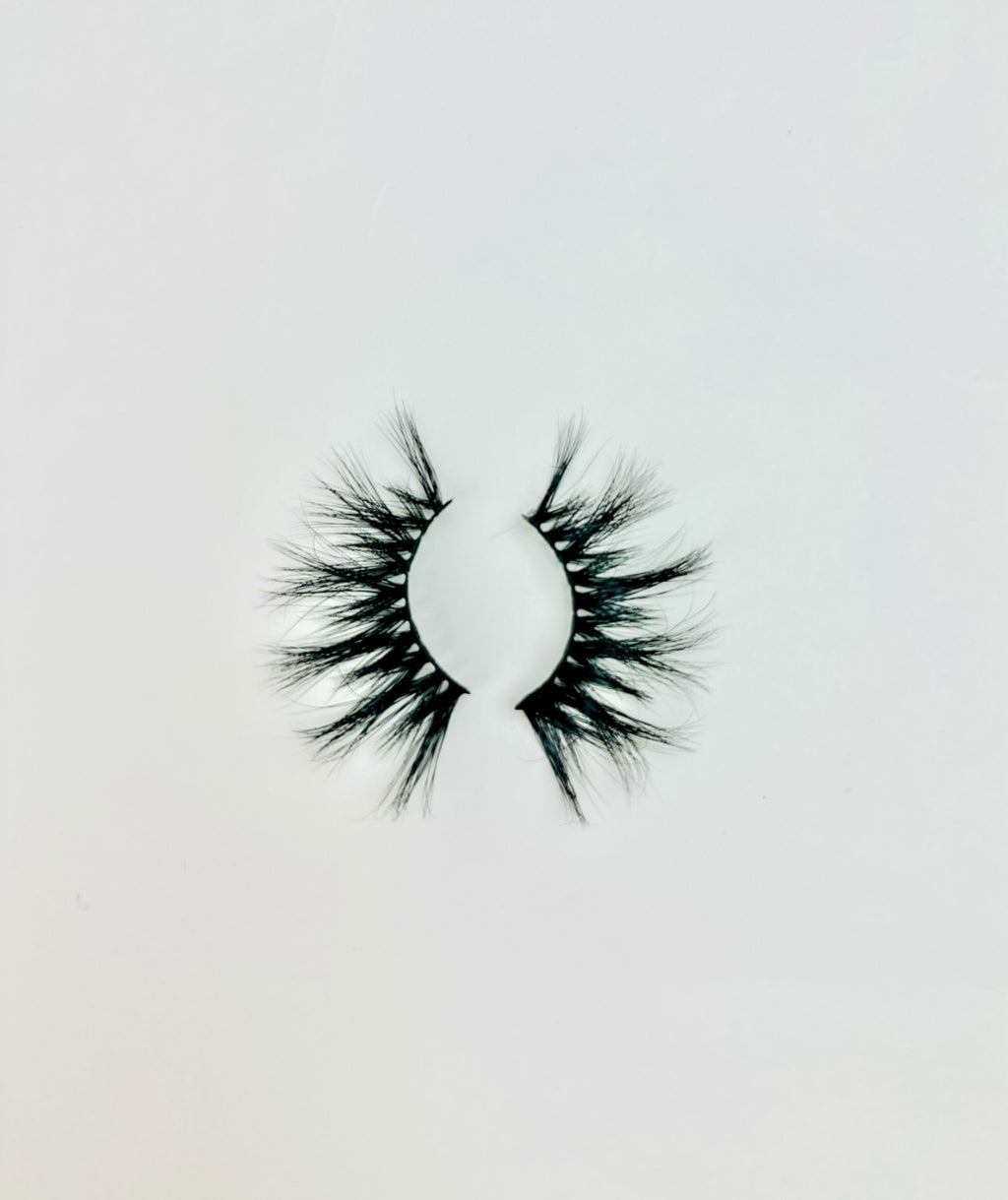 Sumisa Lashes